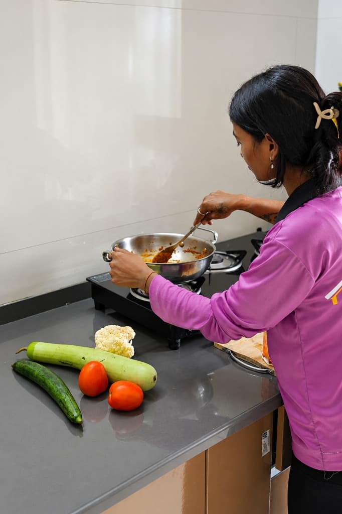 maidigo professional cook preparing fresh meals at stove